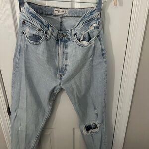 Abercrombie & Fitch The Mom High Rise Jeans